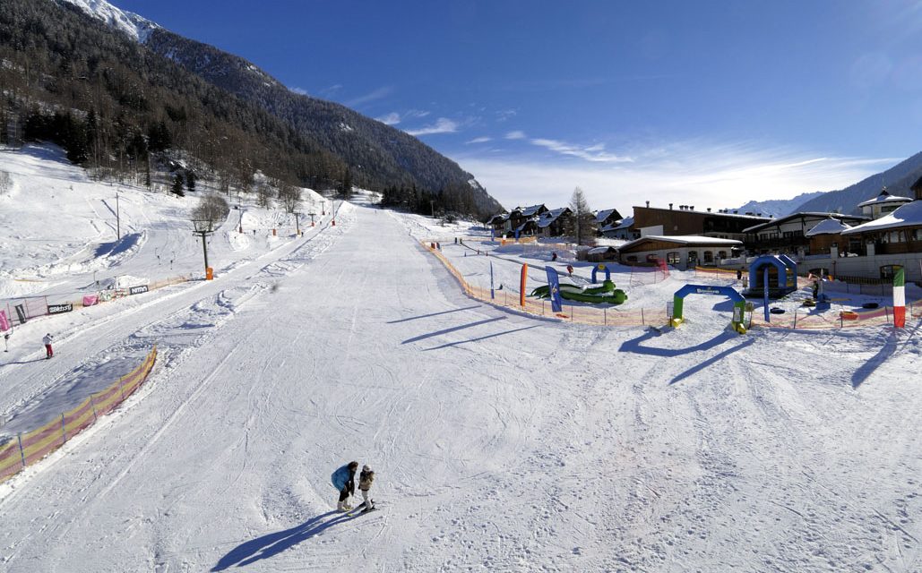 Immagine di testata per Biancaneve ski slope with ski lift