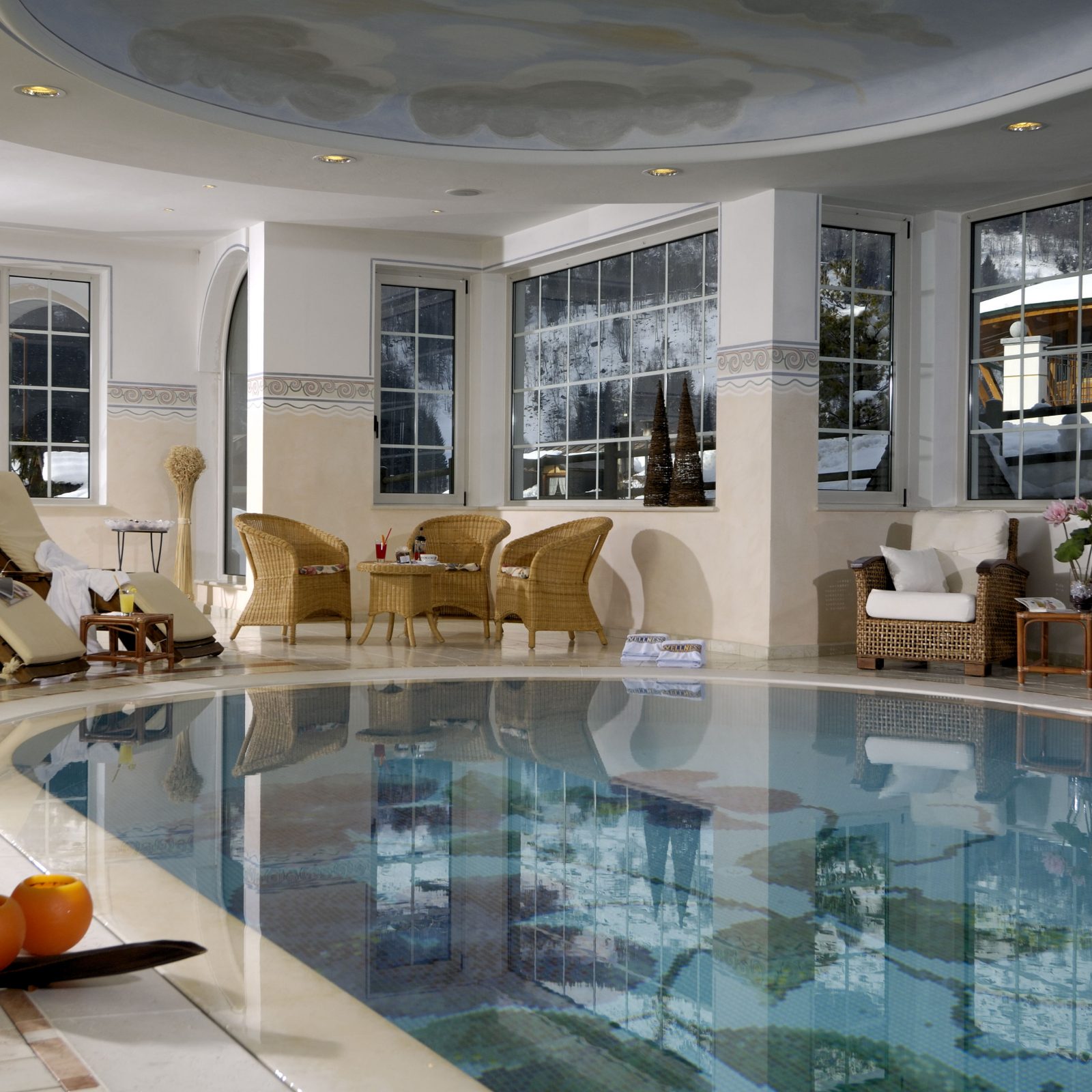 Immagine per Piscina interna con idromassaggio