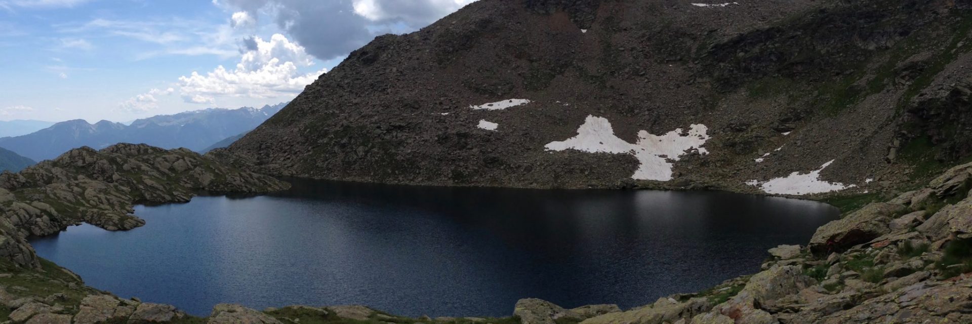 Immagine di testata per Il lago Corvo sulla via del Passo di Rabbi, Rifugio Stella Alpina