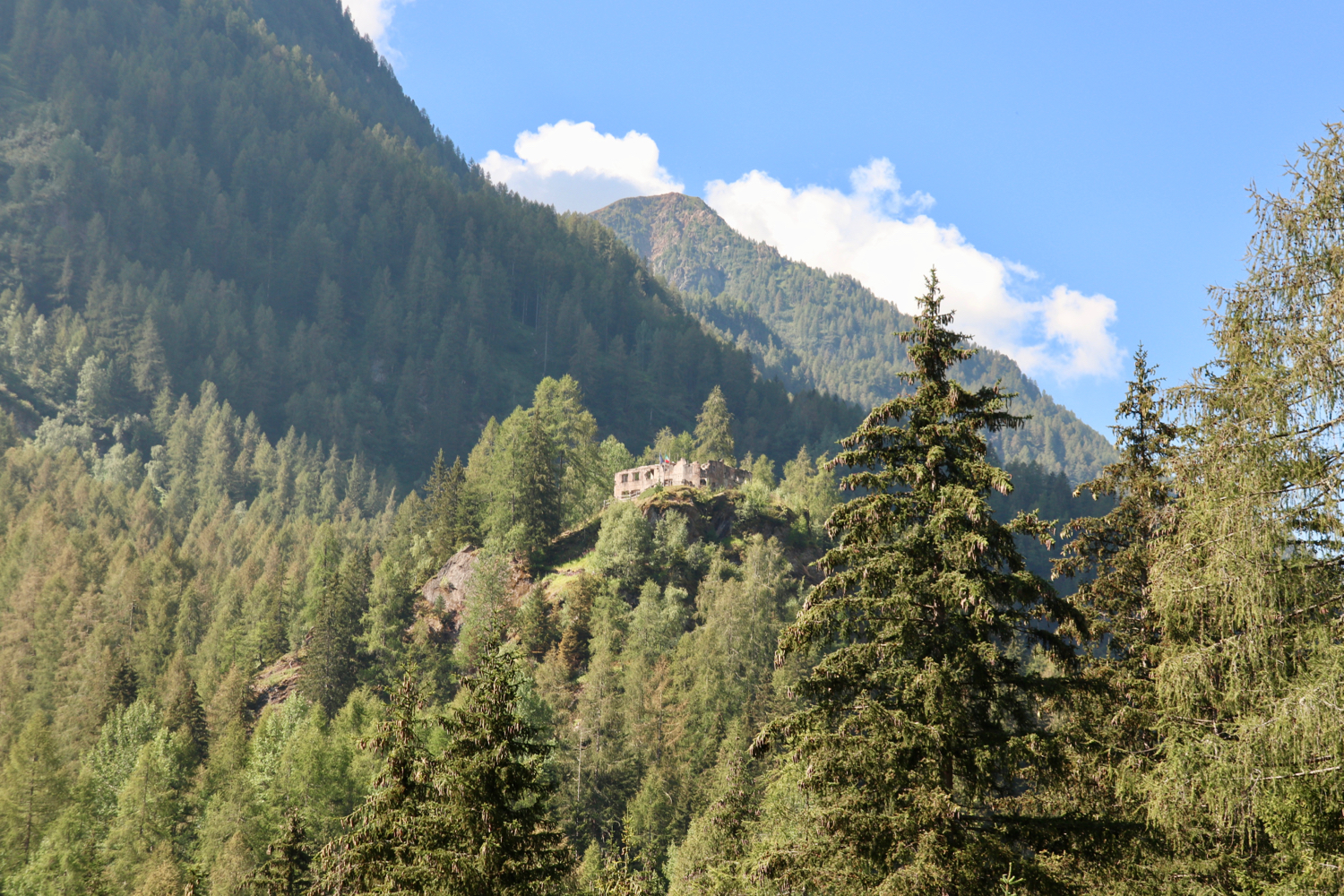 Immagine per La forza dell’acqua: Forte Barbadifior, Malga Frattasecca e Cascata Cadini